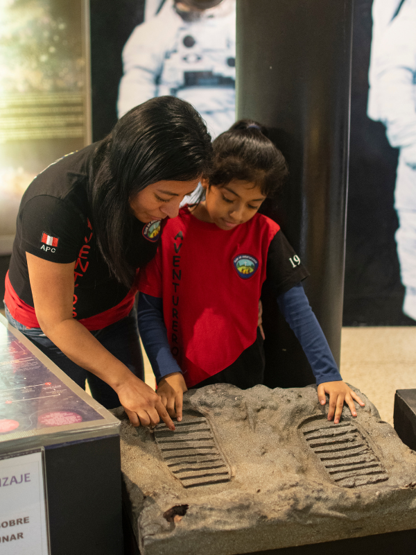 Interior del Planetario de Lima con proyección inmersiva
